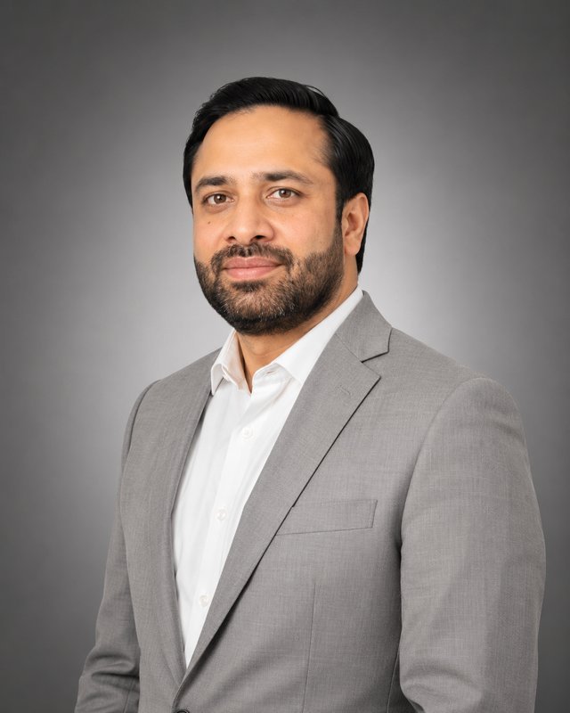 Portrait of Dr. Qammar Raza, Cardiologist, Physician and Head of ICU